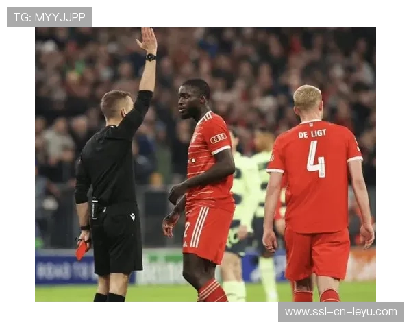 于帕梅卡诺膝盖受伤，拜仁慕尼黑后防线再遭打击